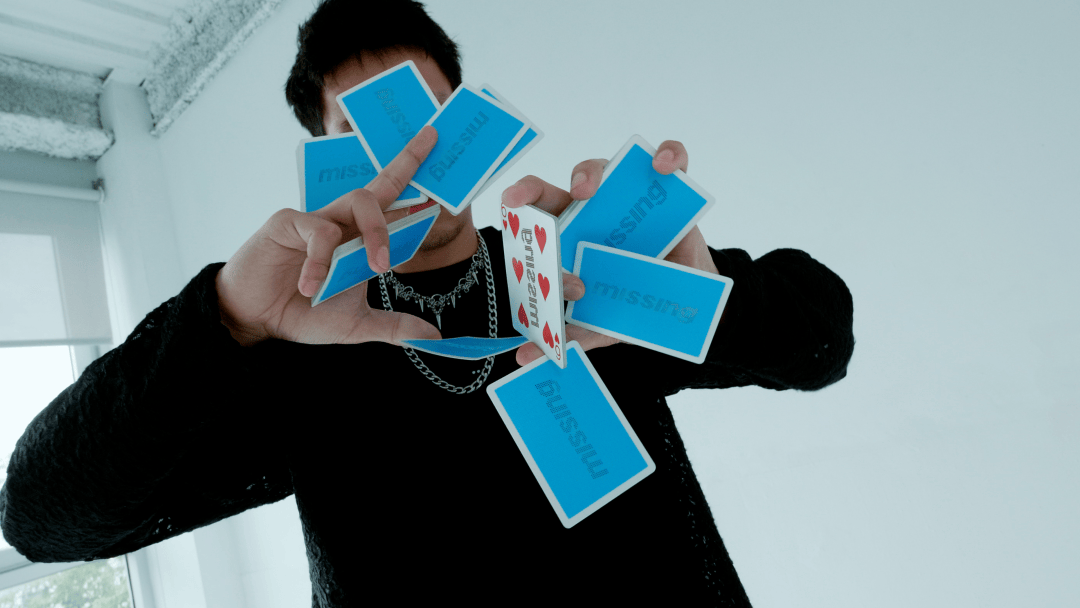 分享与交流「扑克牌翻飞的浪漫与秩序」麻将胡了试玩扑克牌艺术展览 花切魔术(图2) 分享与交流「扑克牌翻飞的浪漫与秩序」麻将胡了试玩扑克牌艺术展览 花切魔术(图2)